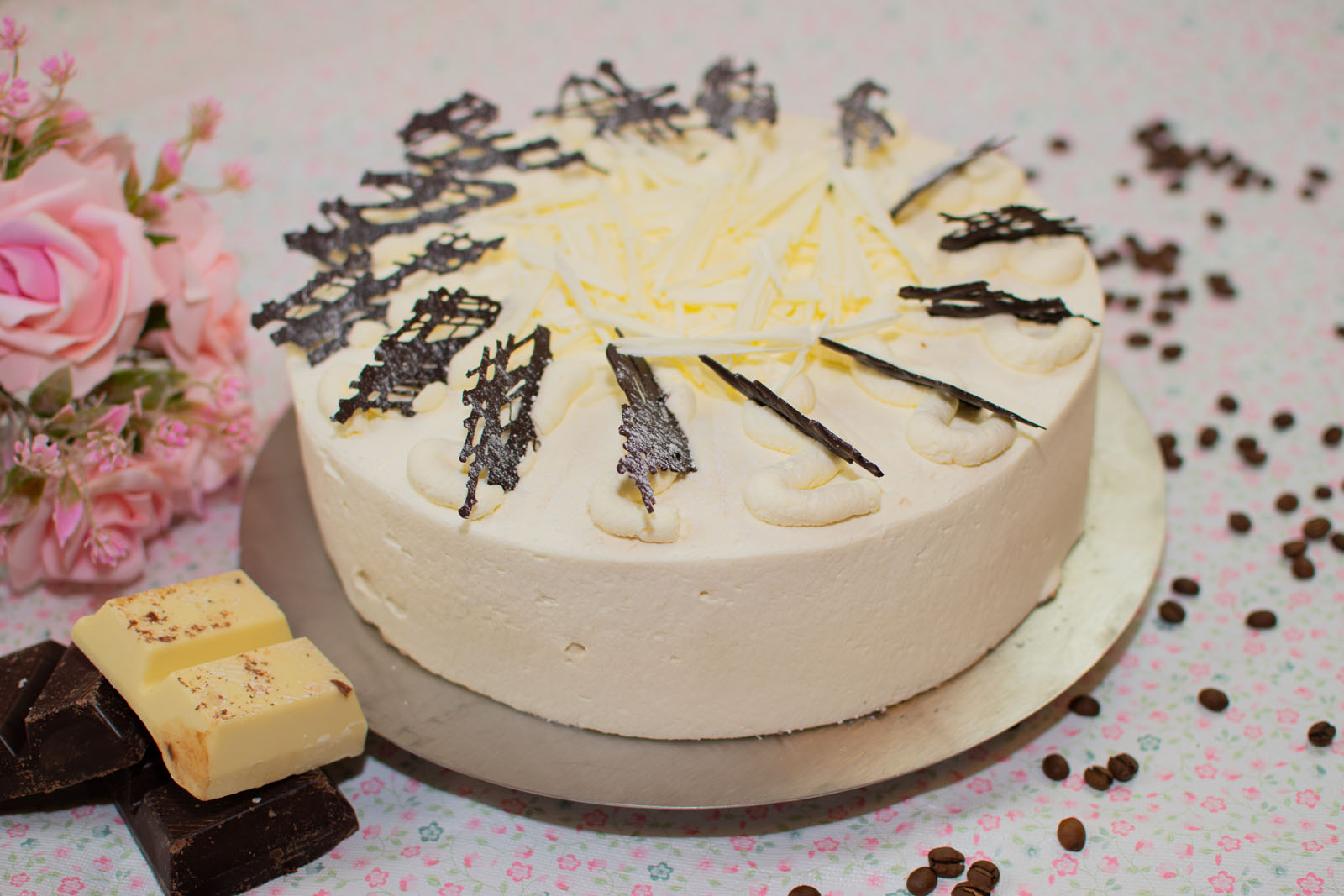 Eisgekühlte Cappuccino-Vanille Torte