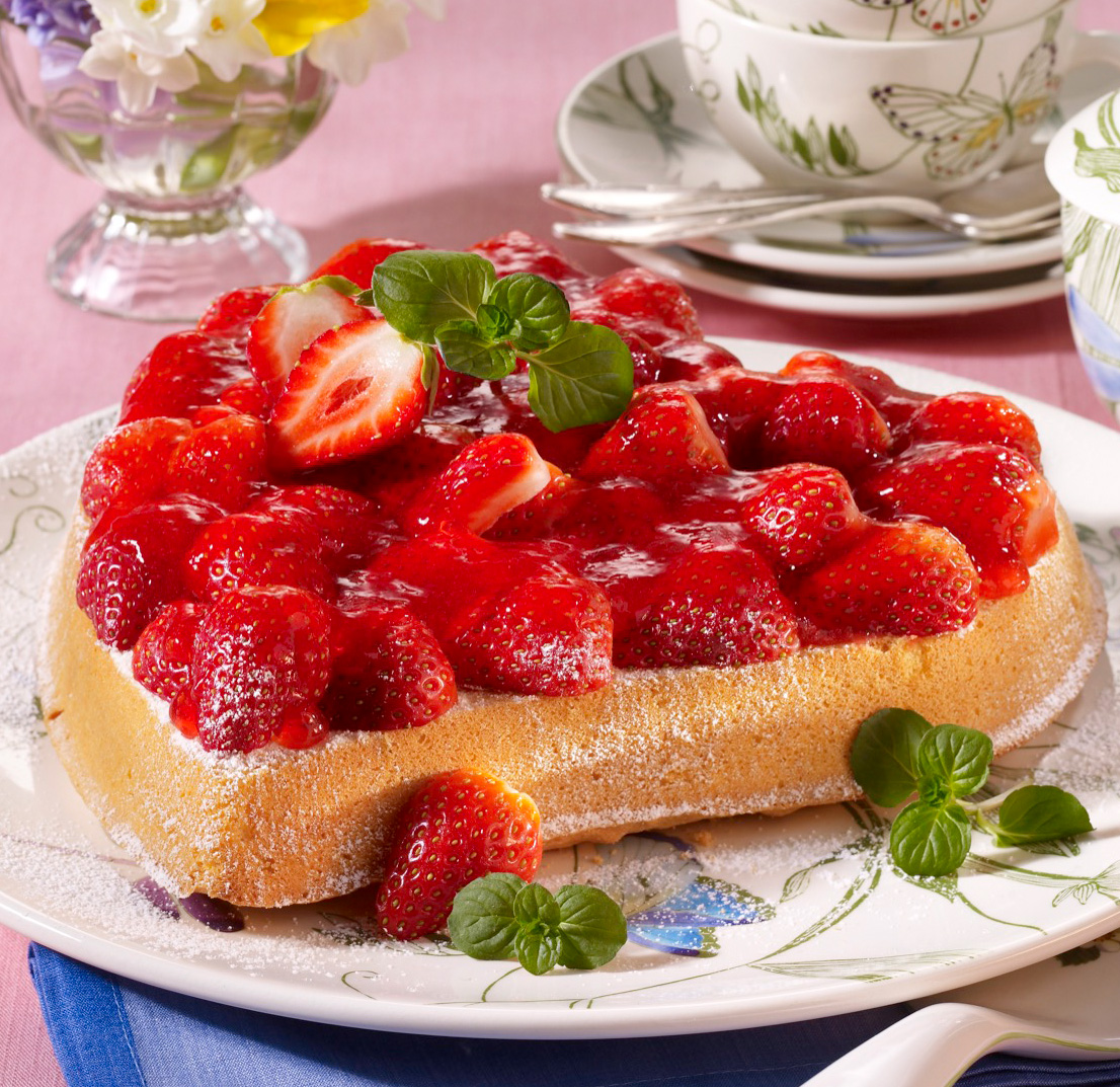 Erdbeer-Herz-Torte