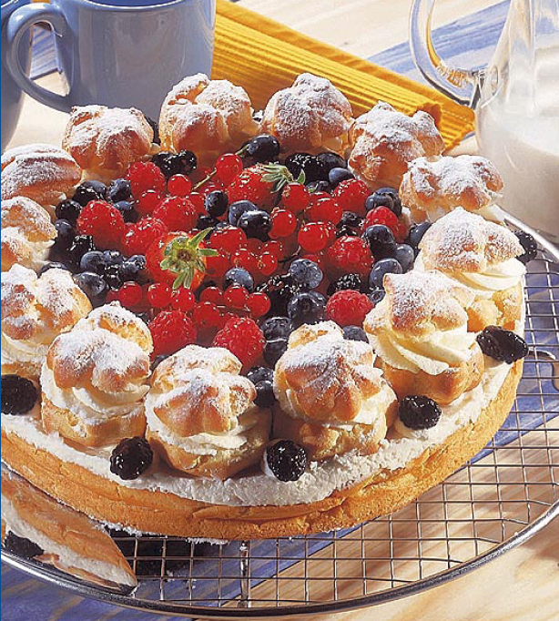 Fruchtige Windbeuteltorte