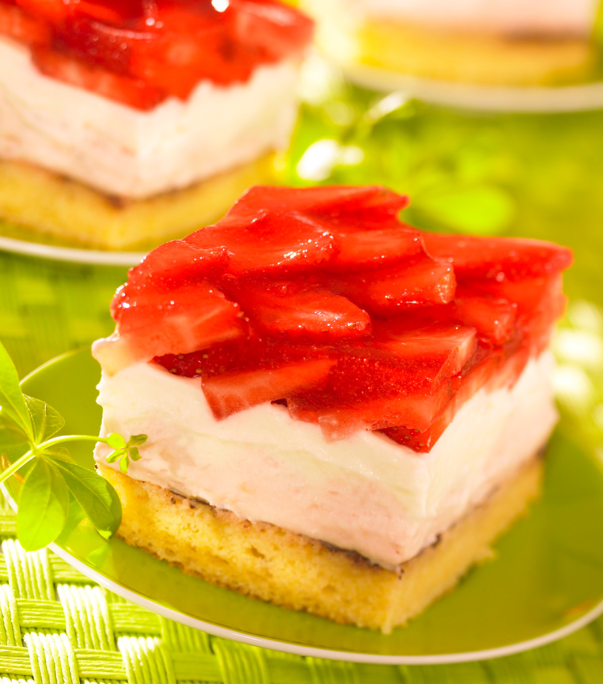 Erdbeer-Joghurt-Schnitte – Küchle – Backen, Dekorieren, Oblaten ...