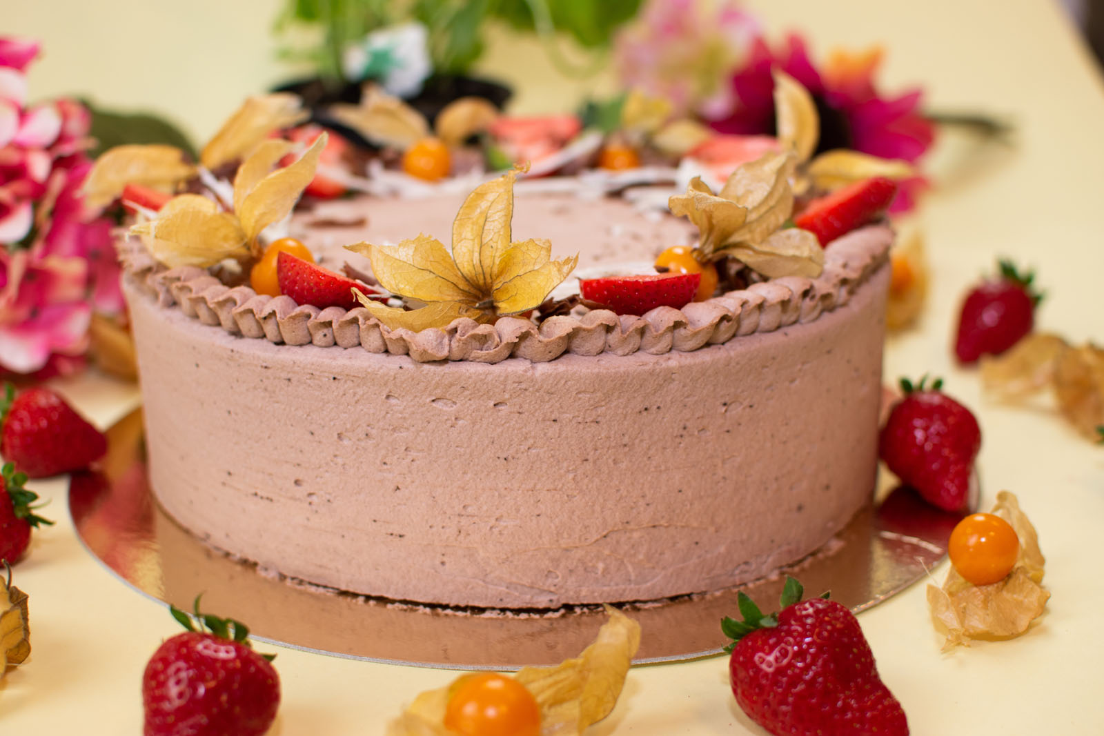 Leichte Schokotorte mit Erdbeeren