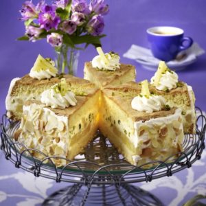Ananas-Biskuit-Torte mit Marzipan