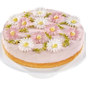 Erdbeer-Sahne-Torte mit Oblaten-Blumen