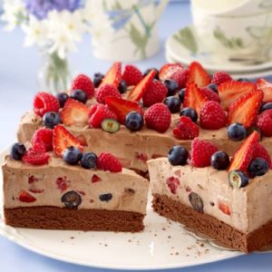 Schoko-Mascarpone-Torte mit Beeren