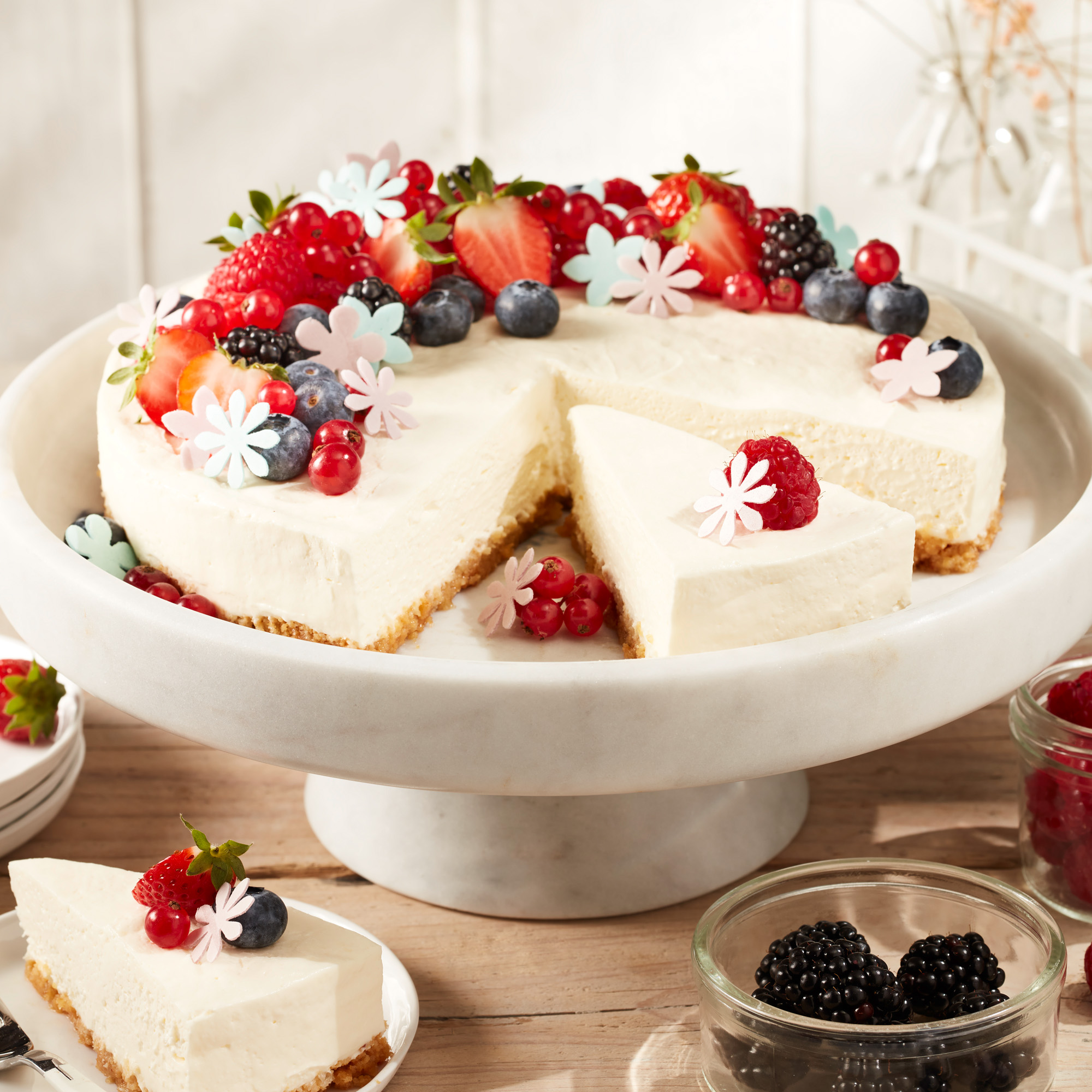 No-Bake Cheesecake mit Gartenfrüchten